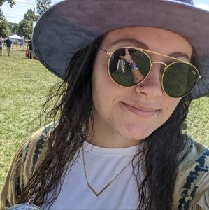 Meet your Posher, Lauren